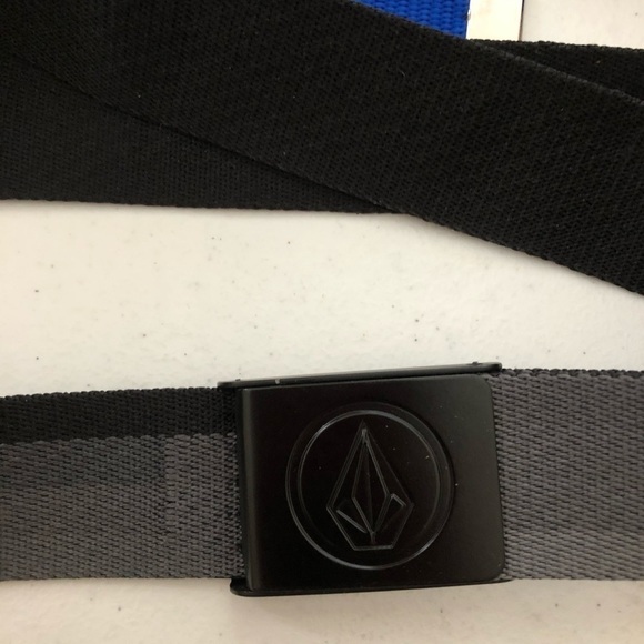Volcom Adjustable Two-Sided Black Gray Belt - Picture 2 of 5